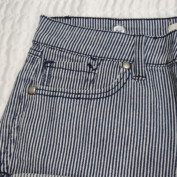 Forever 21 Stripe Denim Shorts Size 26 - Picture 9 of 13